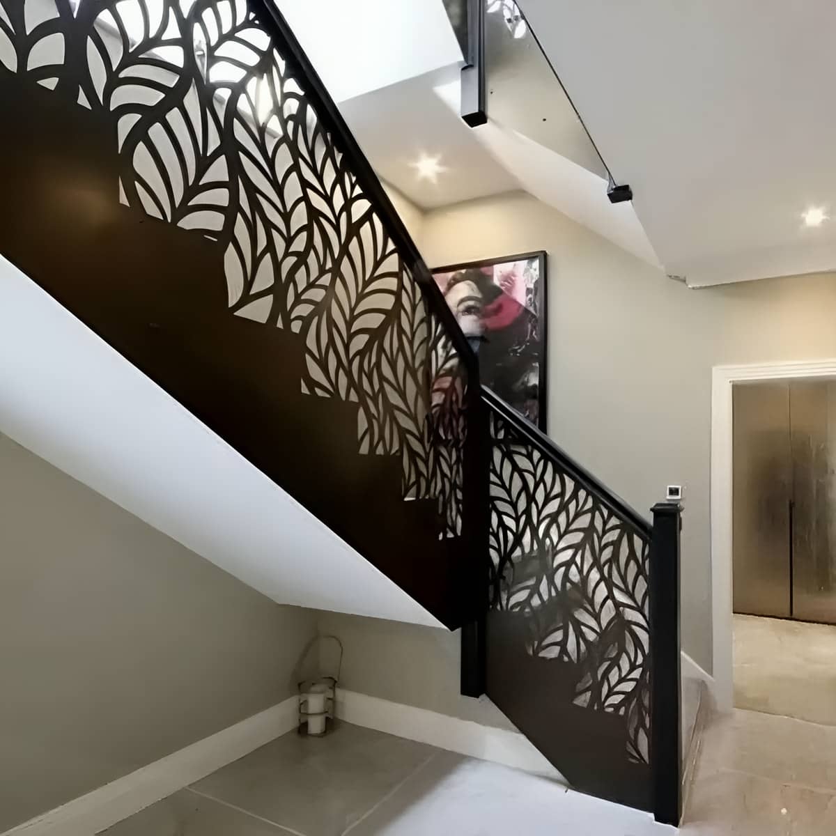 نرده سی ان سی مدرن مینیمال با فریم فلزی ظریف