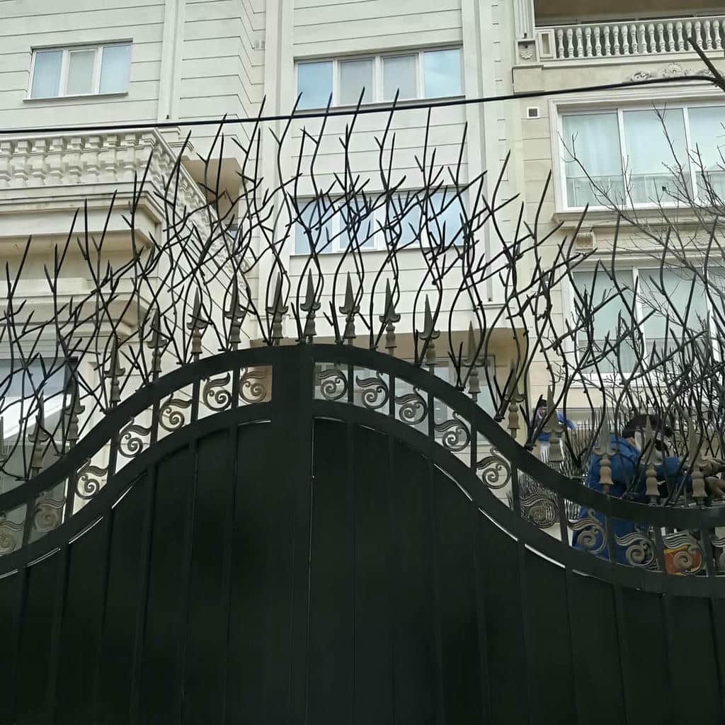 حفاظ شاخ گوزنی با شاخه های متراکم فلزی