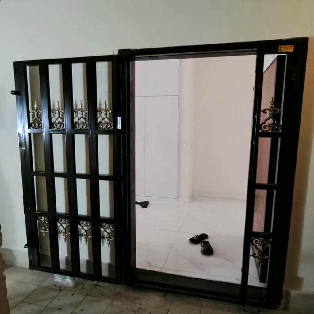 درب آکاردئونی ضد سرقت با پروفیل فلزی ضخیم