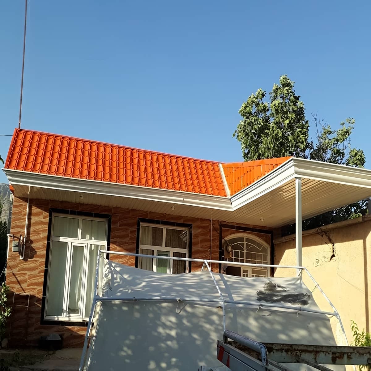 آردواز سقف شیبدار با شیب بندی اصولی باران