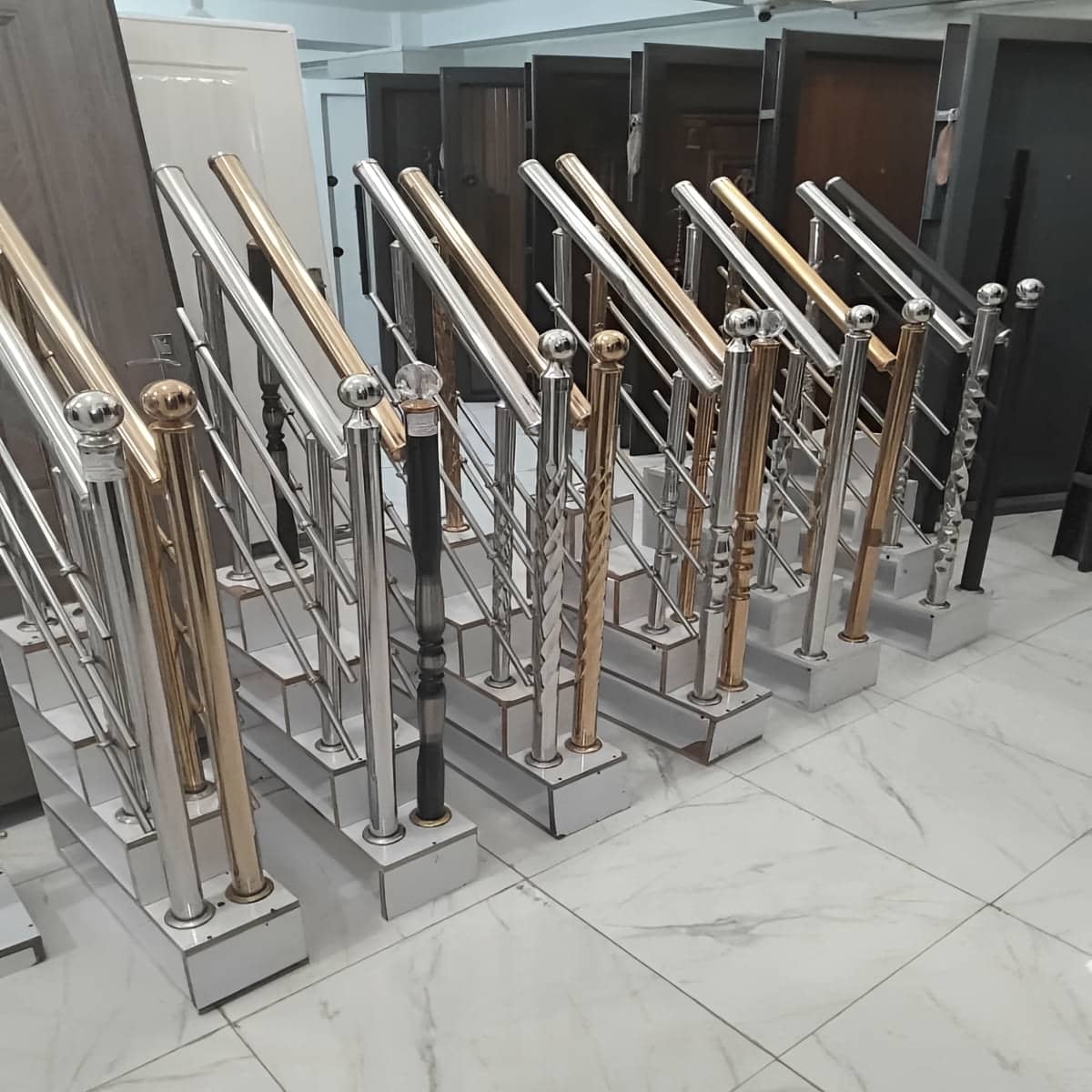 نرده استیل سفارشی با جزئیات چوبی دکوراتیو