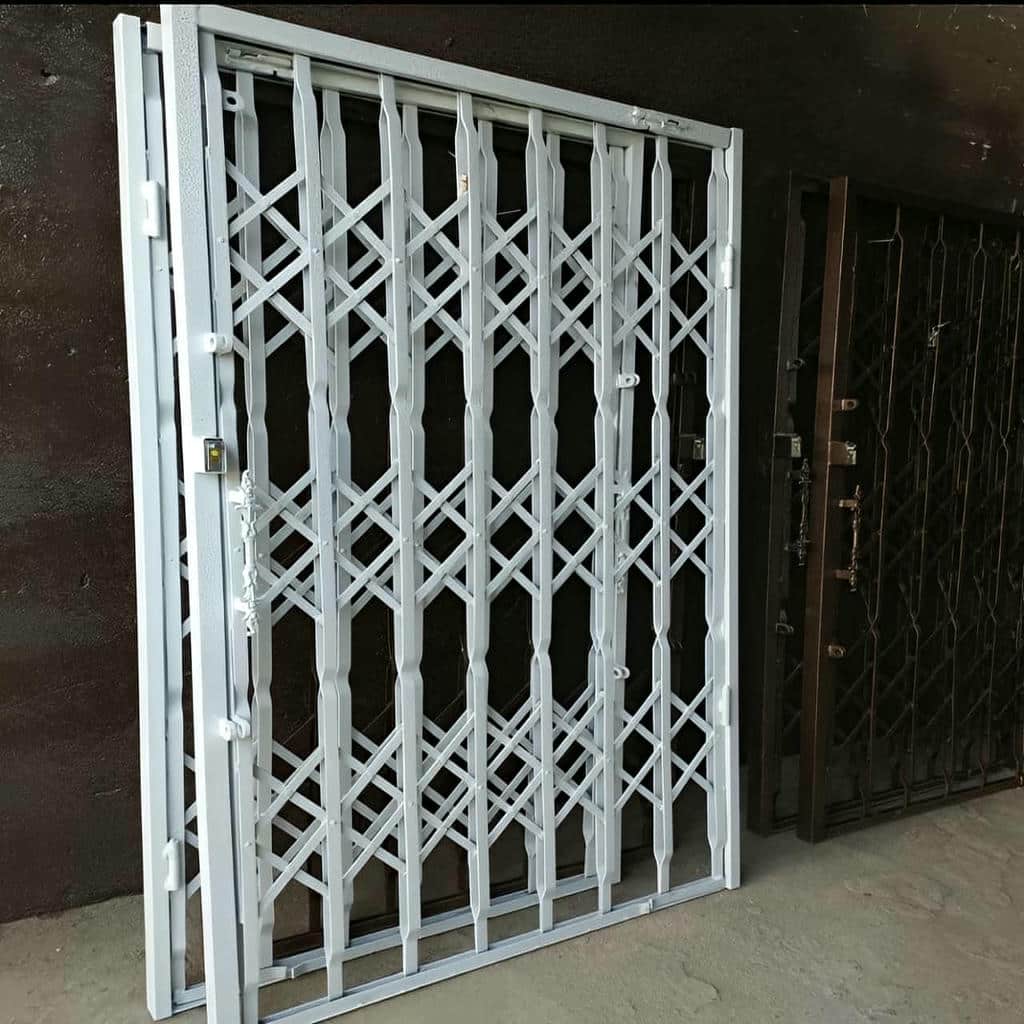 تولید درب آکاردئونی طلایی سلطنتی مدل تاج‌دار