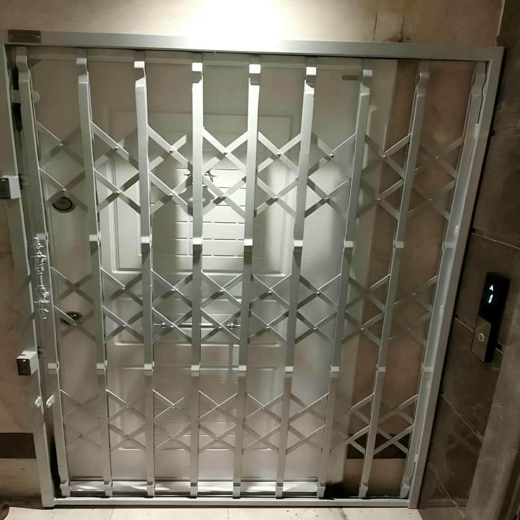 خدمات نصب حفاظ آکاردئونی کم جا راهرو مدل سه‌گل