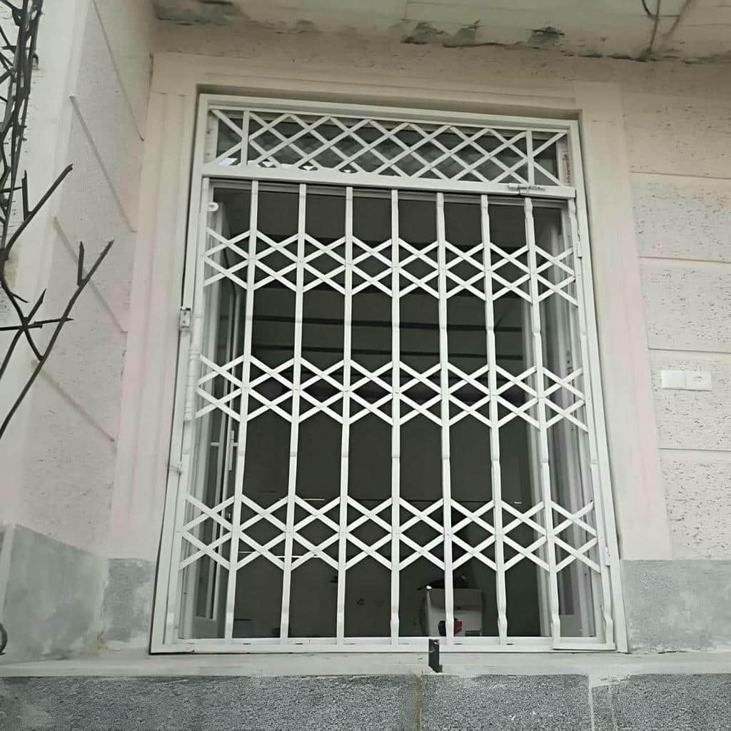 سفارش درب آکاردئونی شیک قفل دار پس از اندازه‌گیری