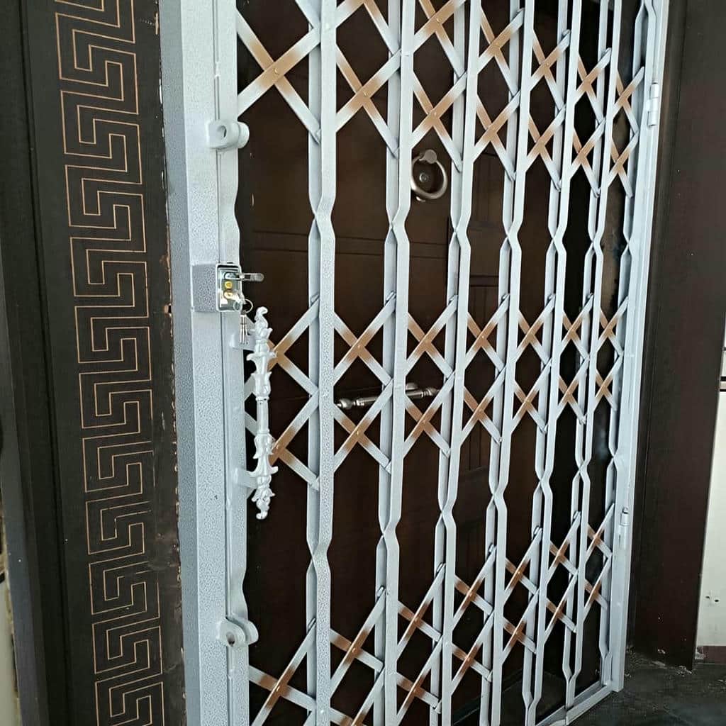 نصب حفاظ آکاردئونی کم جا راهرو با حرکت روان