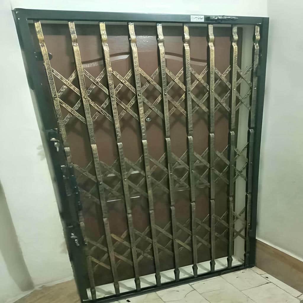 سفارش درب آکاردئونی طرح دار لوزی پس از اندازه‌گیری