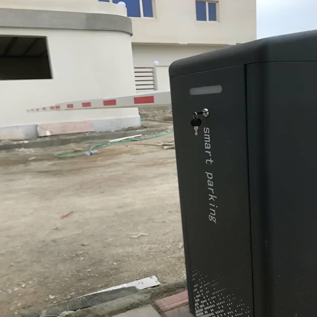 نصب کنترل تردد خودرو با راهبند و پنل نگهبانی