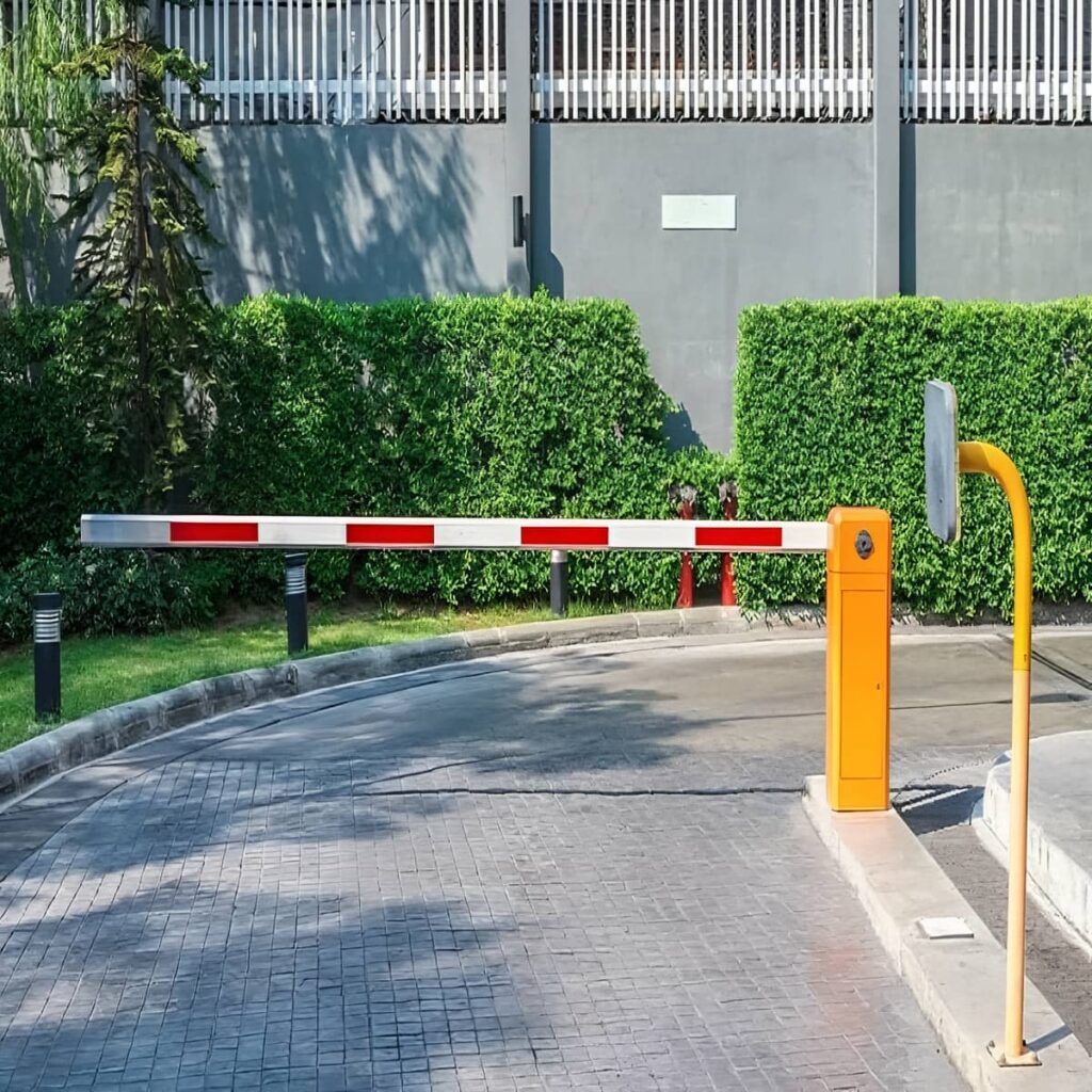 نصب راهبند بازویی پرتردد در ورودی مجتمع بزرگ