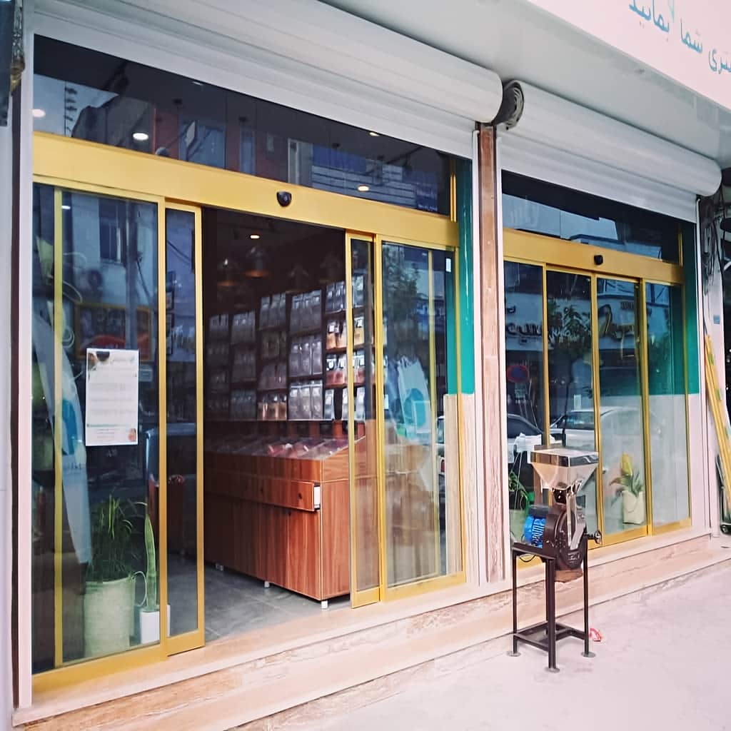 اجرای درب اتوماتیک تلسکوپی برای ورودی فروشگاهی