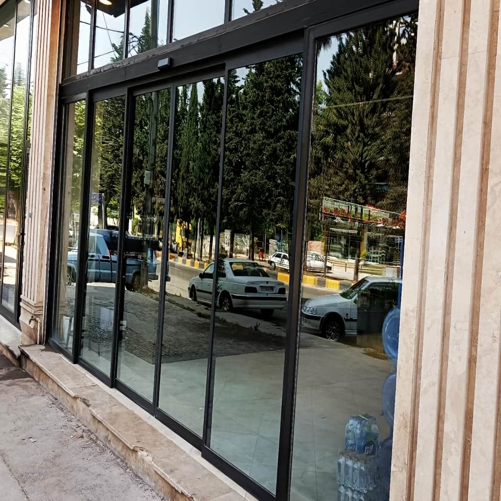 تعمیر درب شیشه ای تک لنگه و بازوی محرک