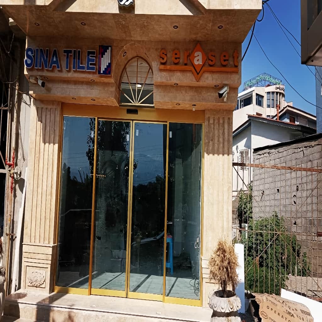 انتخاب درب شیشه ای کارتخوان متناسب با ورودی اداری