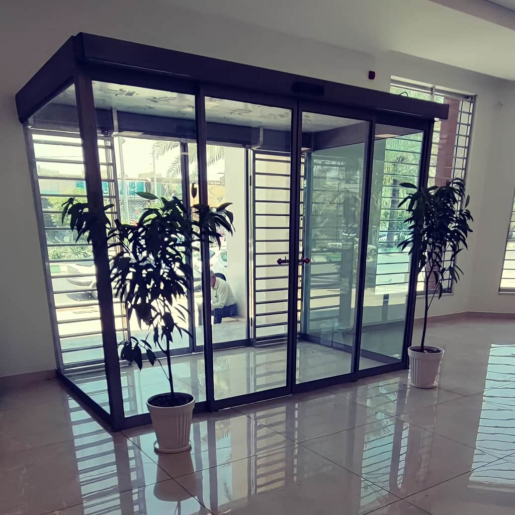 اجرای ریل درب اتوماتیک شیشه ای تلسکوپی