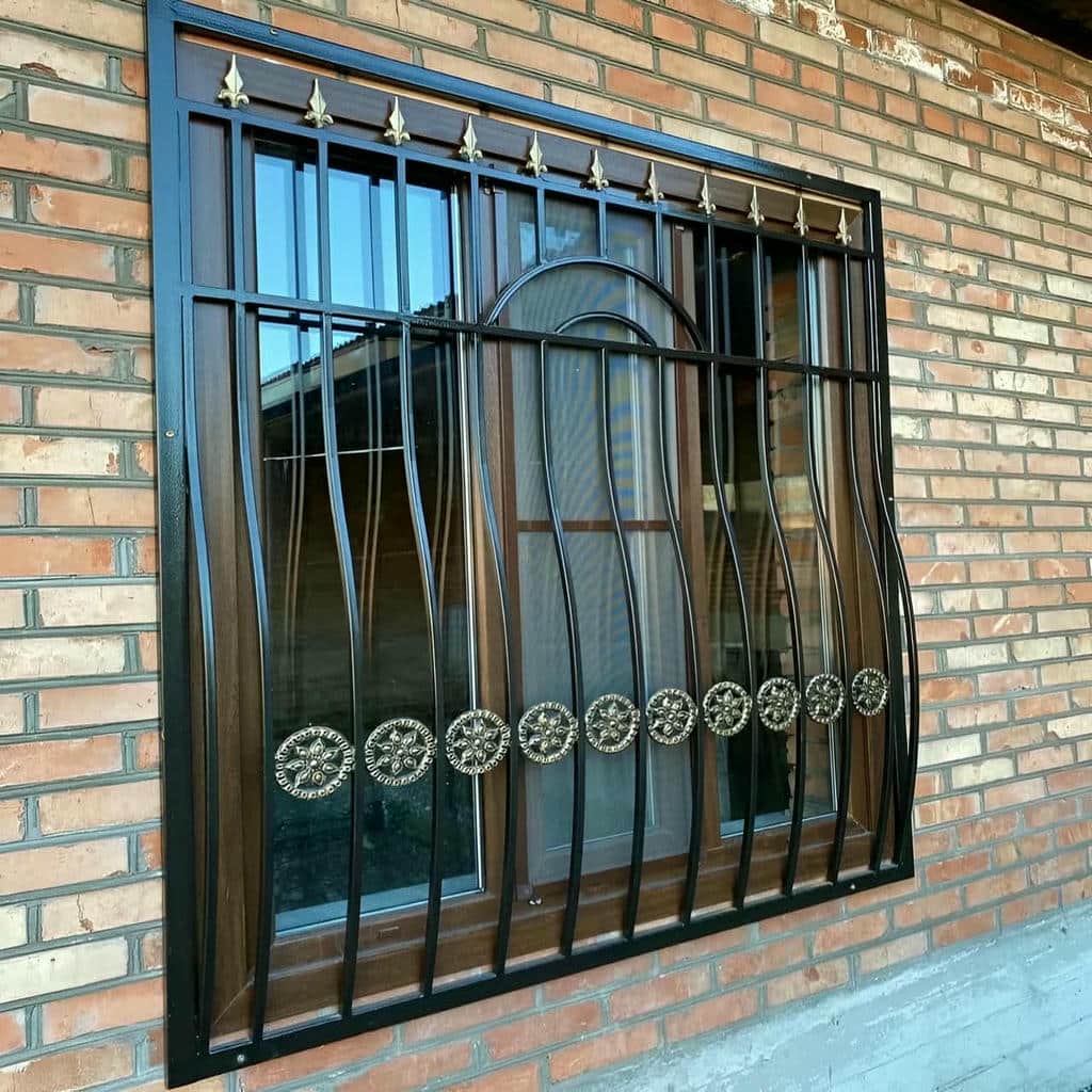 راهنمای انتخاب حفاظ پنجره طبقه اول نزدیک ورودی