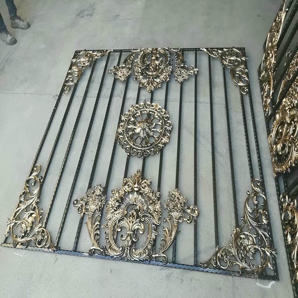 حفاظ پنجره گل نرده کم‌تراکم برای نورگیری فضای داخلی