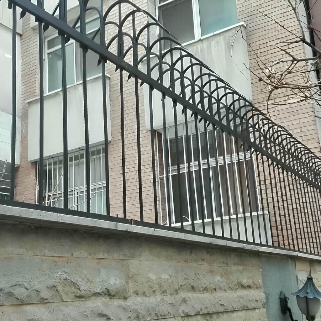 اجرای حفاظ فرفورژه سرنیزه برای ورودی