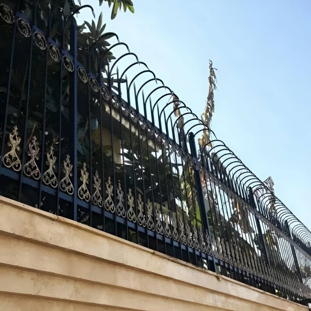 سفارش حفاظ دو سرنیزه کلاسیک برای دیوار