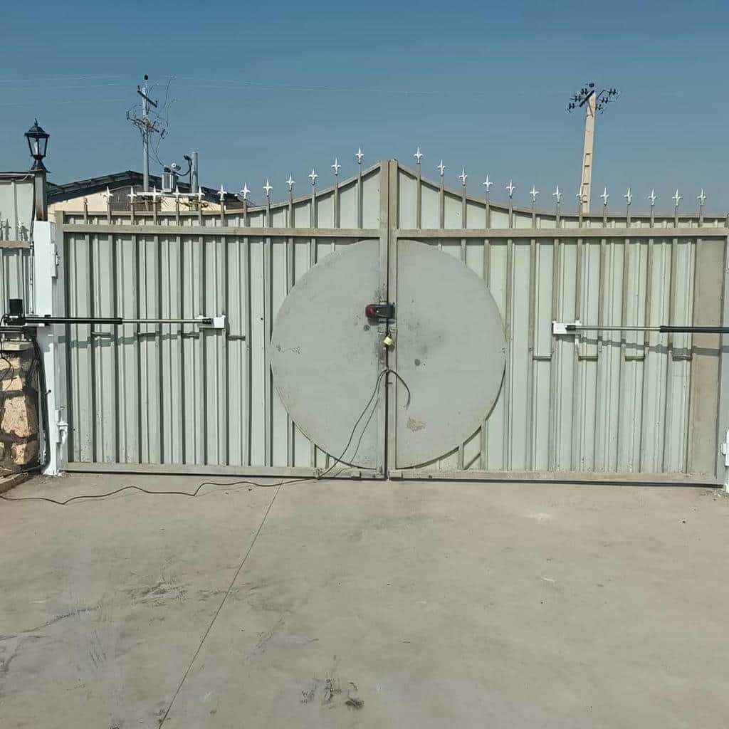 اجرای درب برقی ویلایی دو لنگه برای دهانه عریض