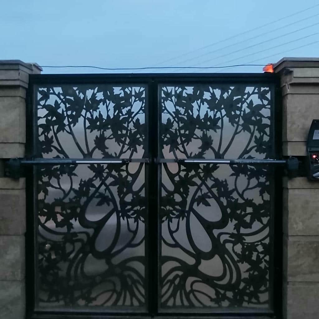 خدمات نصب جک پارکینگ ایرانی بازویی در محوطه