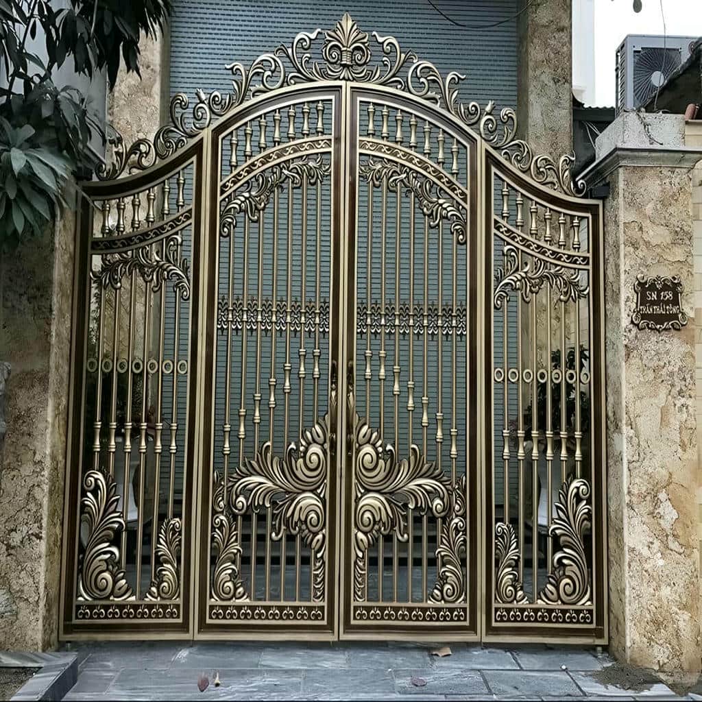 درب ویلایی طرح چوب فلزی هماهنگ با نمای پروژه