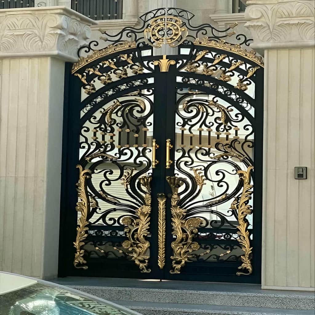 درب فلزی CNC حیاط با پنل مشبک
