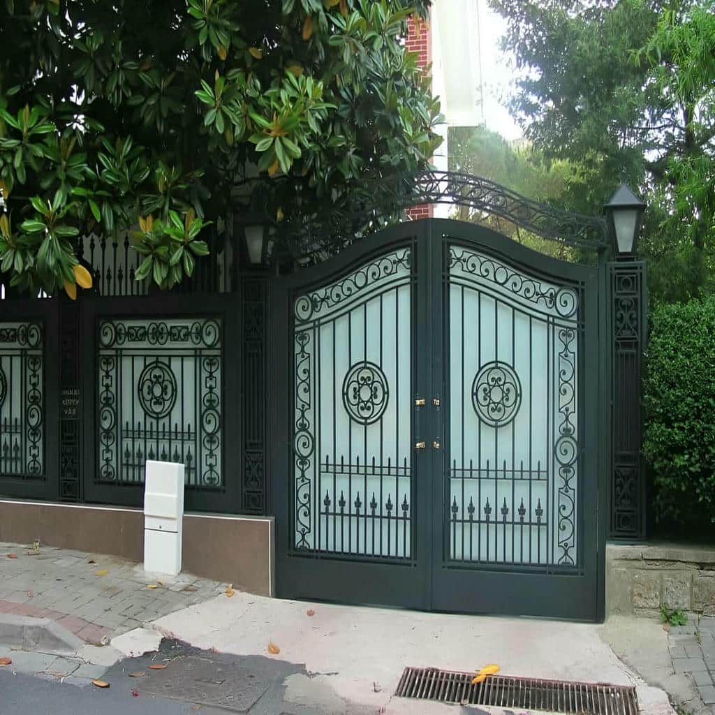 مدل لولایی درب فلزی ورودی اصلی در مسیر تردد نفررو