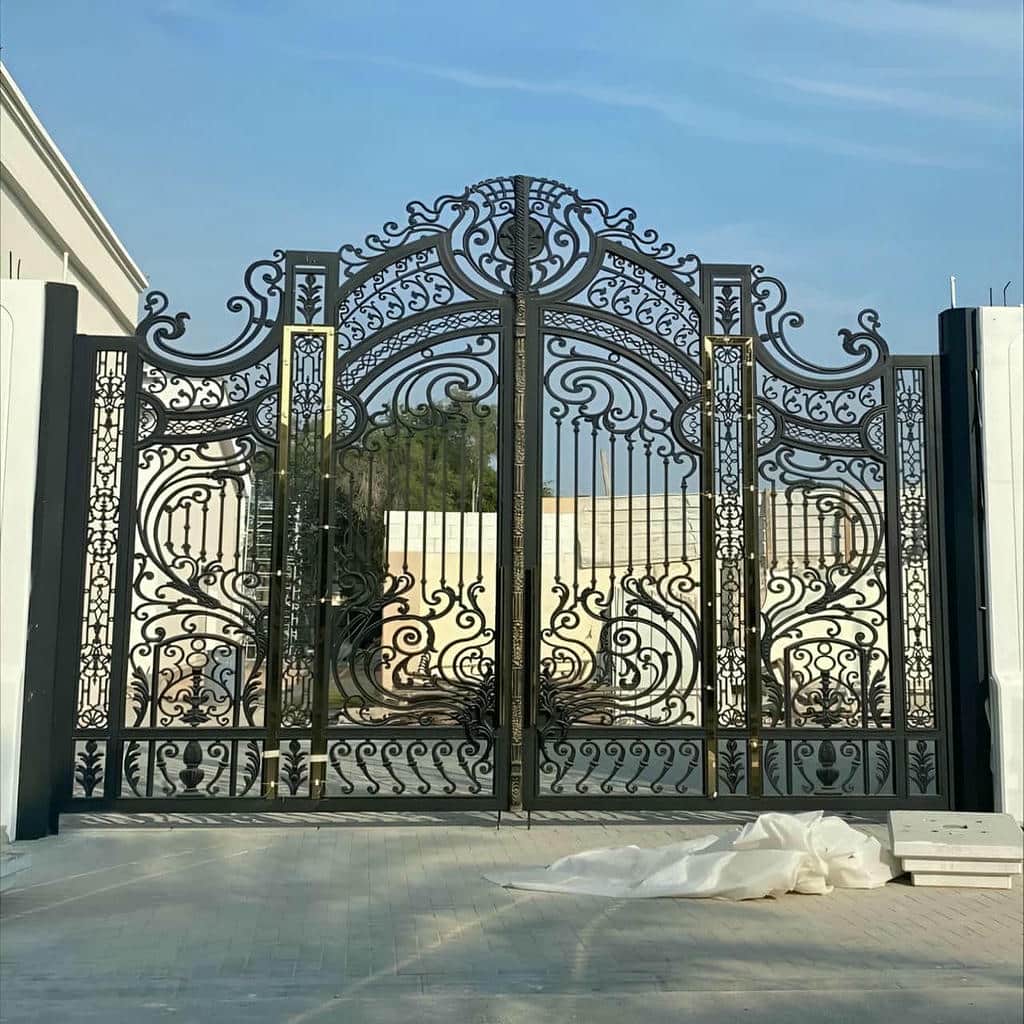 تولید درب پارکینگ ساختمان چند واحدی مدل کشویی