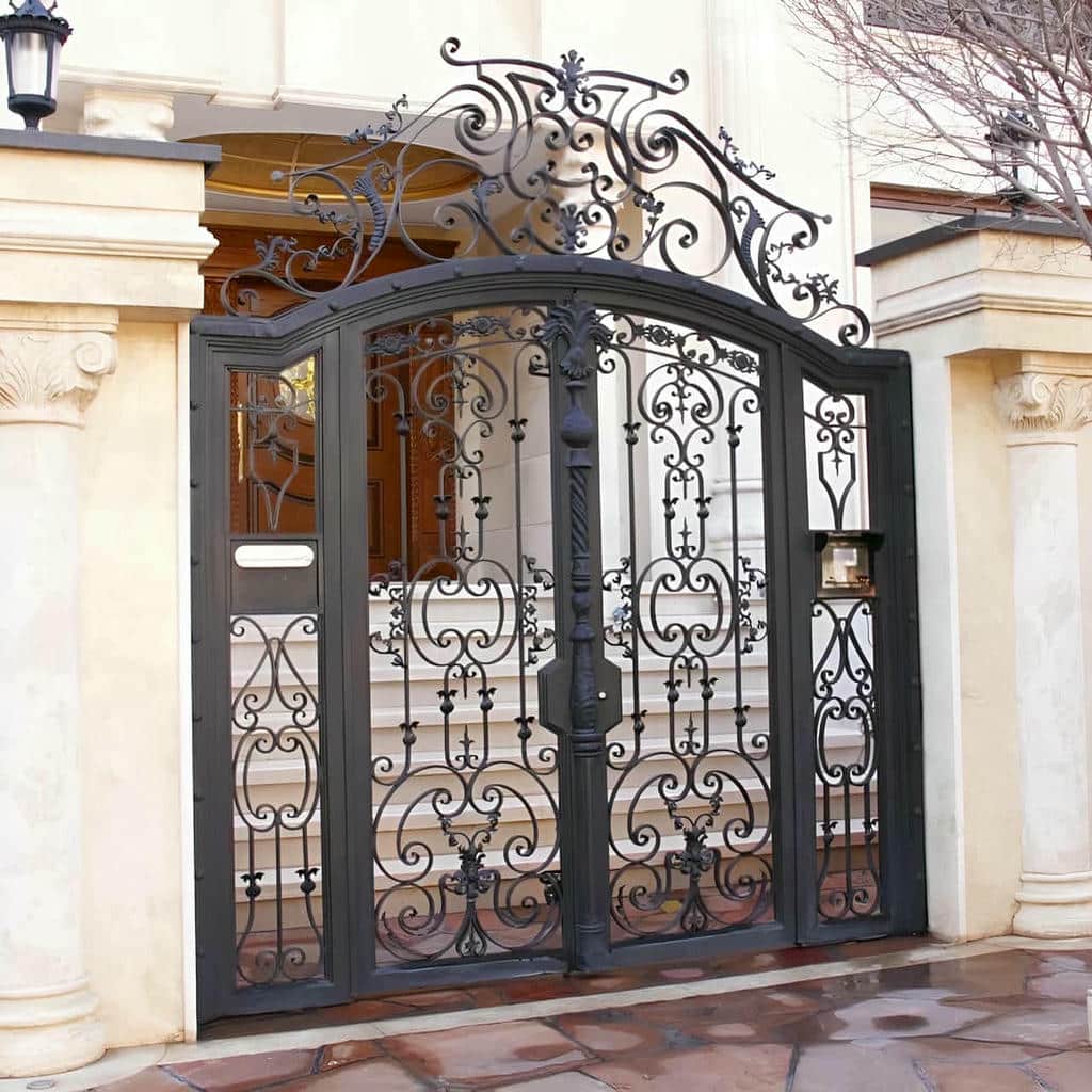 ساخت درب پارکینگ دو لنگه عریض با قاب تقویت‌شده
