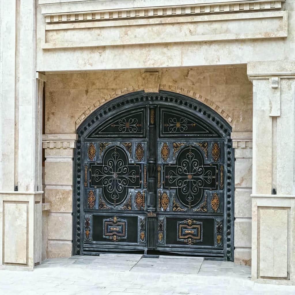 ساخت درب پارکینگ طرح چوب ترموود با چیدمان افقی