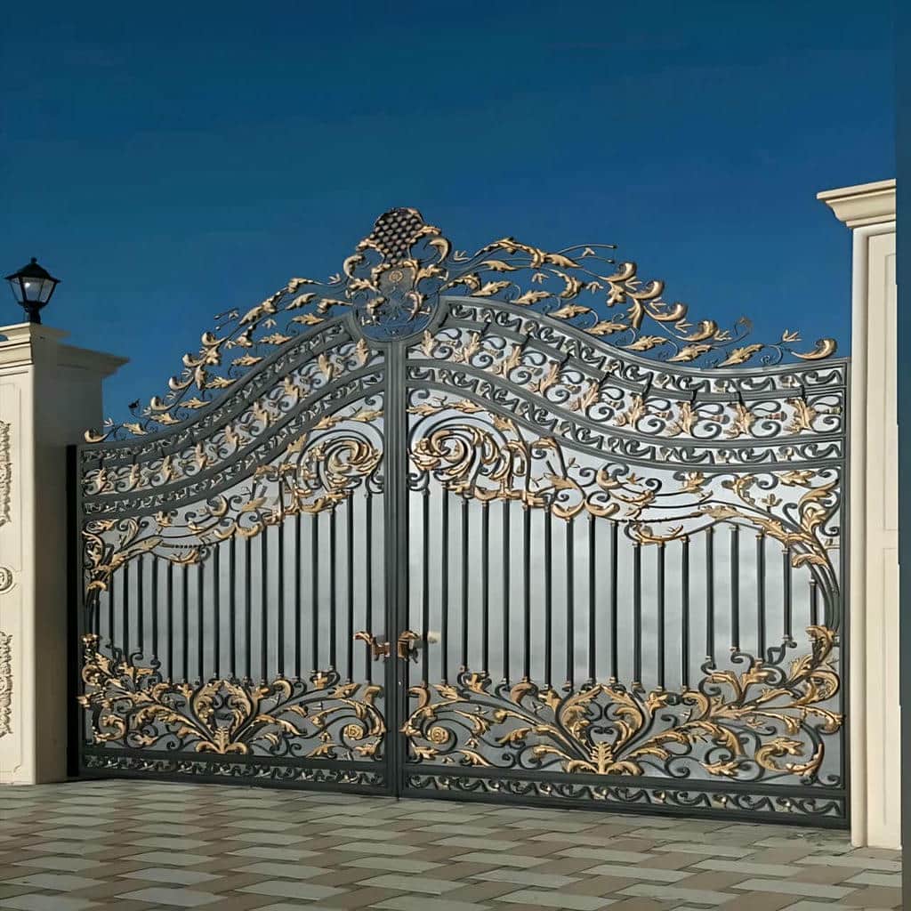 اجرای درب باغ ویلایی قوسی روی رمپ شیبدار