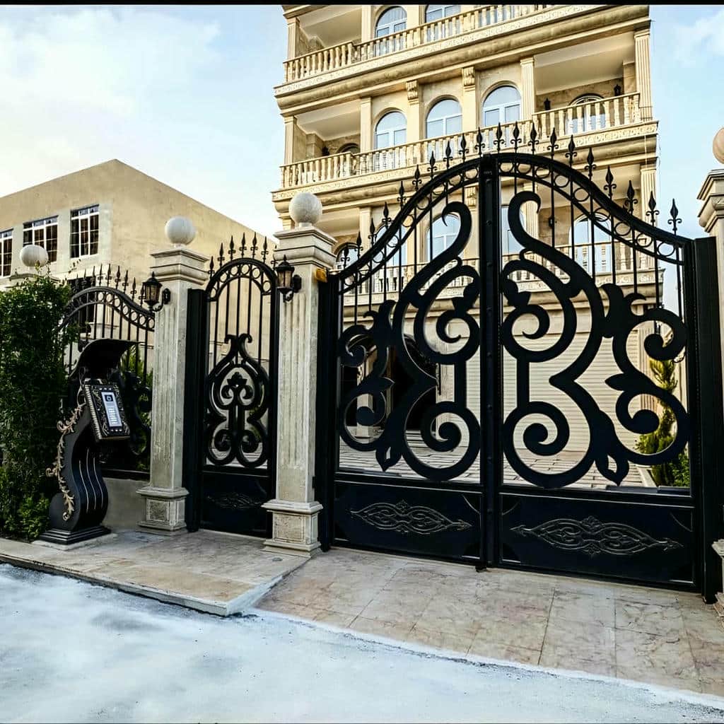 ساخت درب ویلایی قاب دار محوطه مدل قاب دوبل