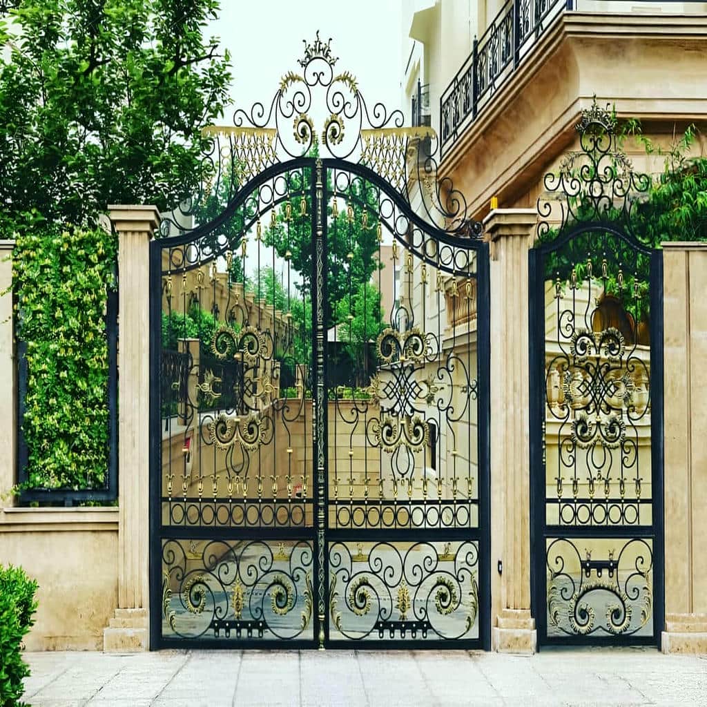قیمت درب حیاط نمای آجری بر اساس شرایط پروژه