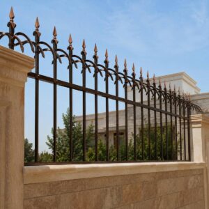 13 نمونه حفاظ روی دیوار حیاط مسکونی