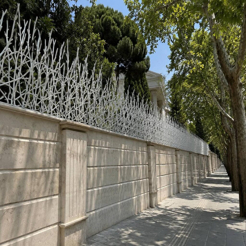 ساخت حفاظ شاخ گوزنی برای تاج تراورتن