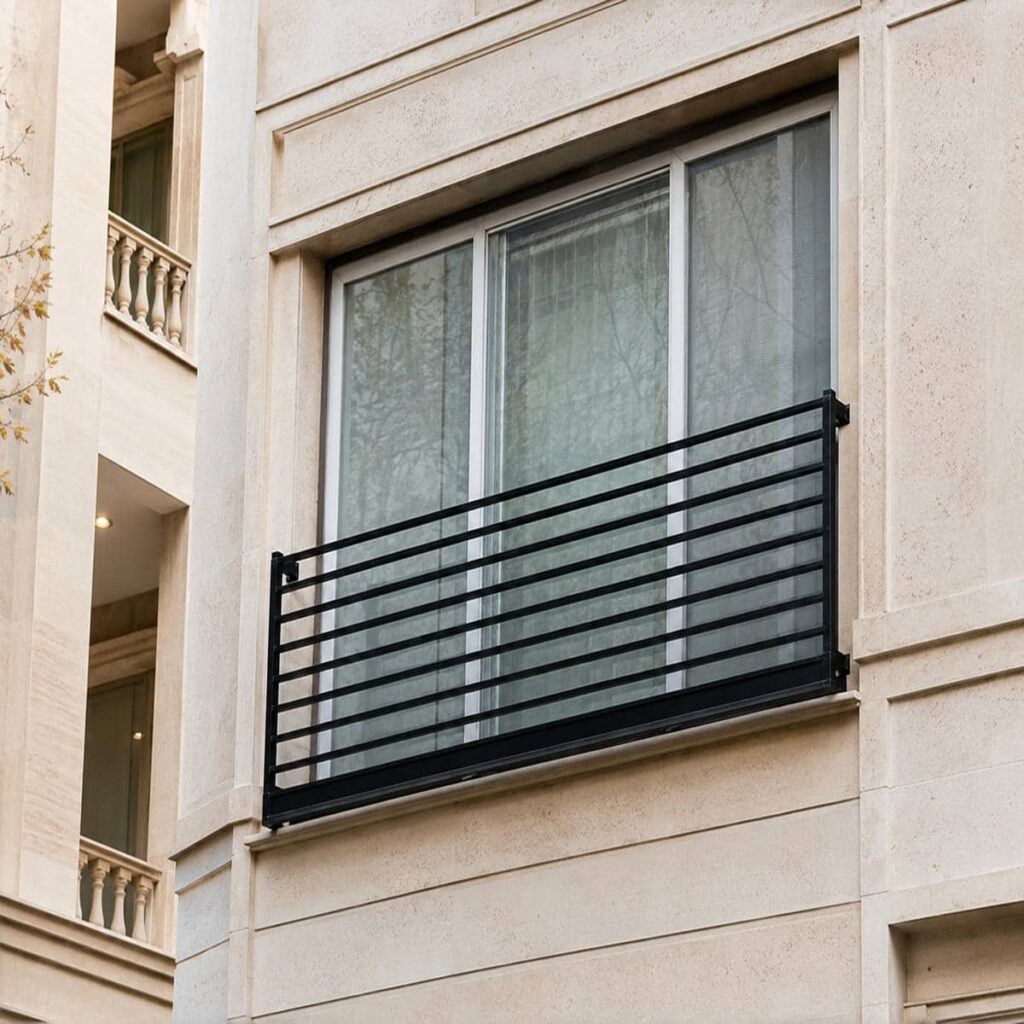 نرده پنجره شبکه‌ای با کلاف پروفیلی