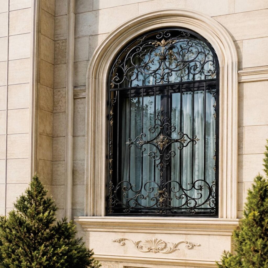 اجرای حفاظ جای گلدان با تقویت زیرین