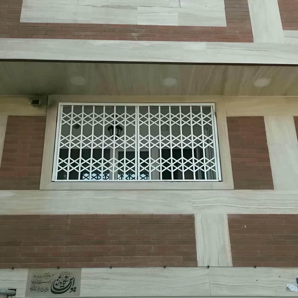 حفاظ پنجره متحرک تلسکوپی برای فضای جانبی محدود