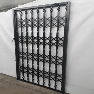 13 نمونه درب آکاردئونی چهار گل لوزی