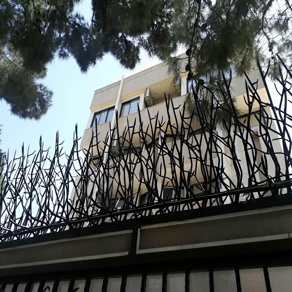 حفاظ دیوار با پوشش رنگ