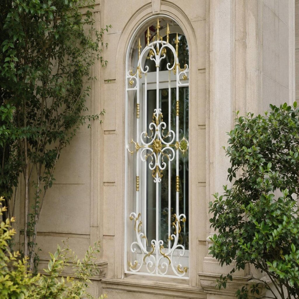 حفاظ پنجره با طرح کلاسیک