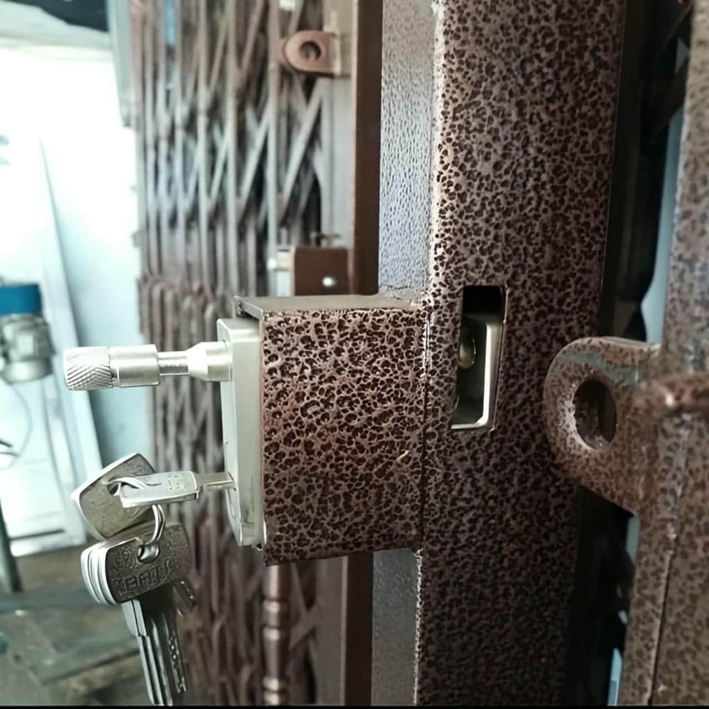 محافظ جمع شونده برای درب آپارتمان