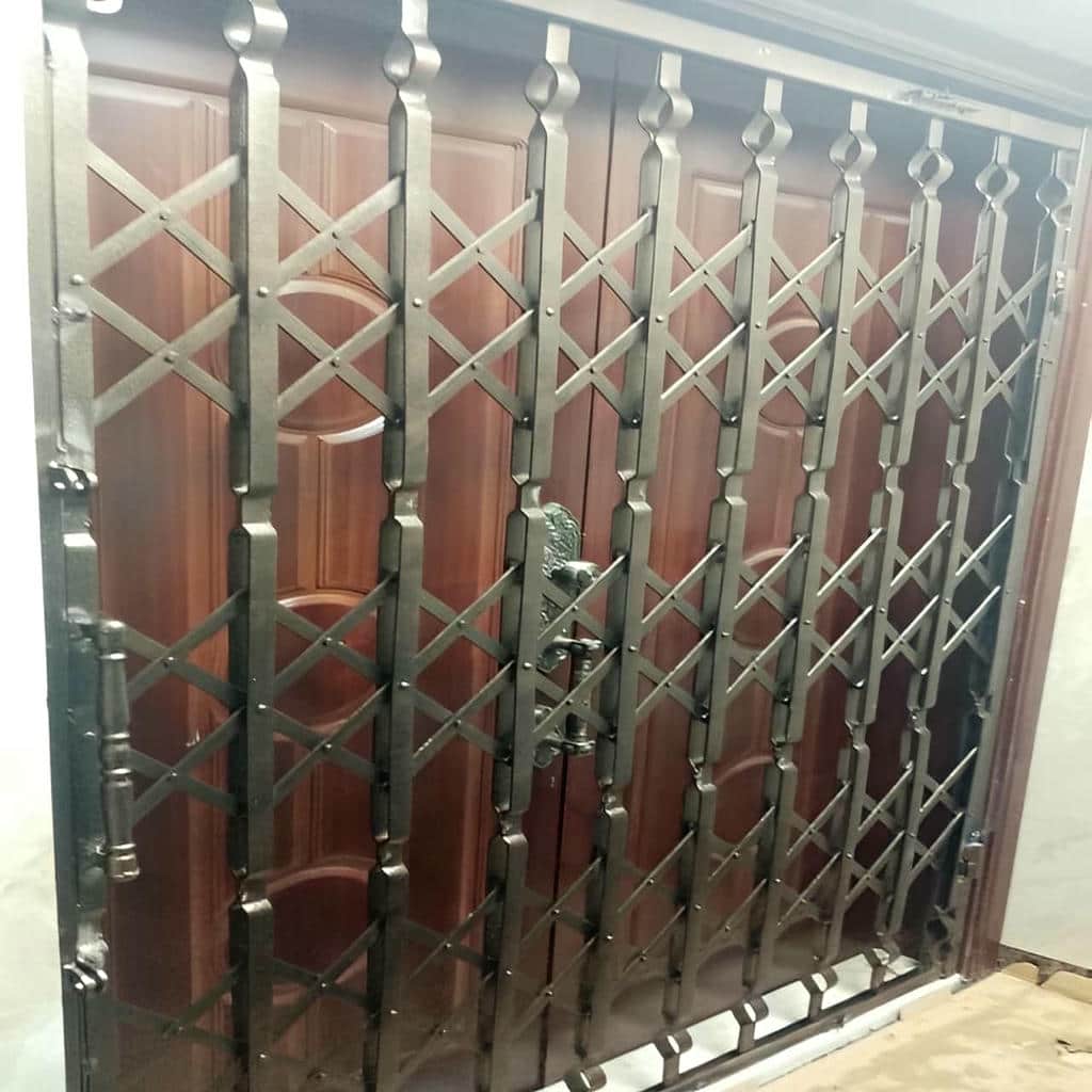 محافظ درب با طراحی ساده