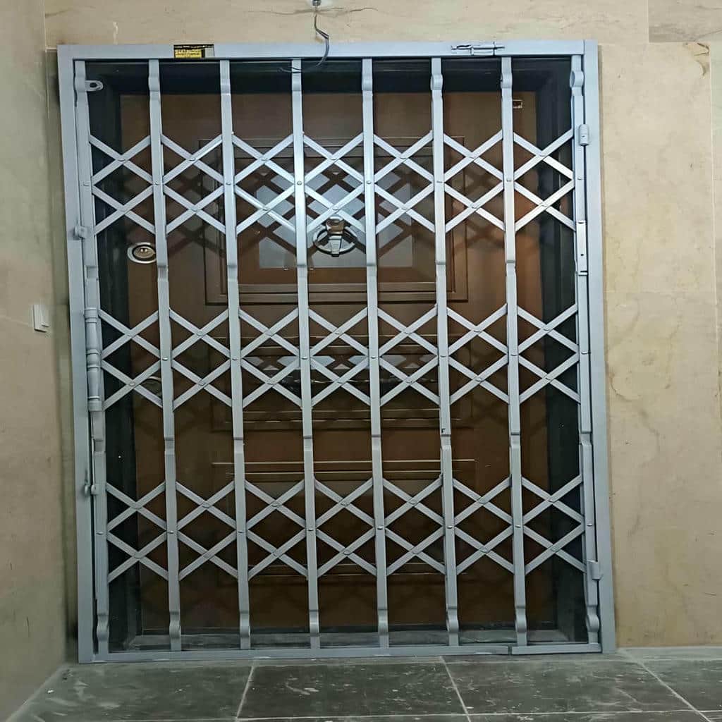حفاظ آکاردئونی فضای باغ