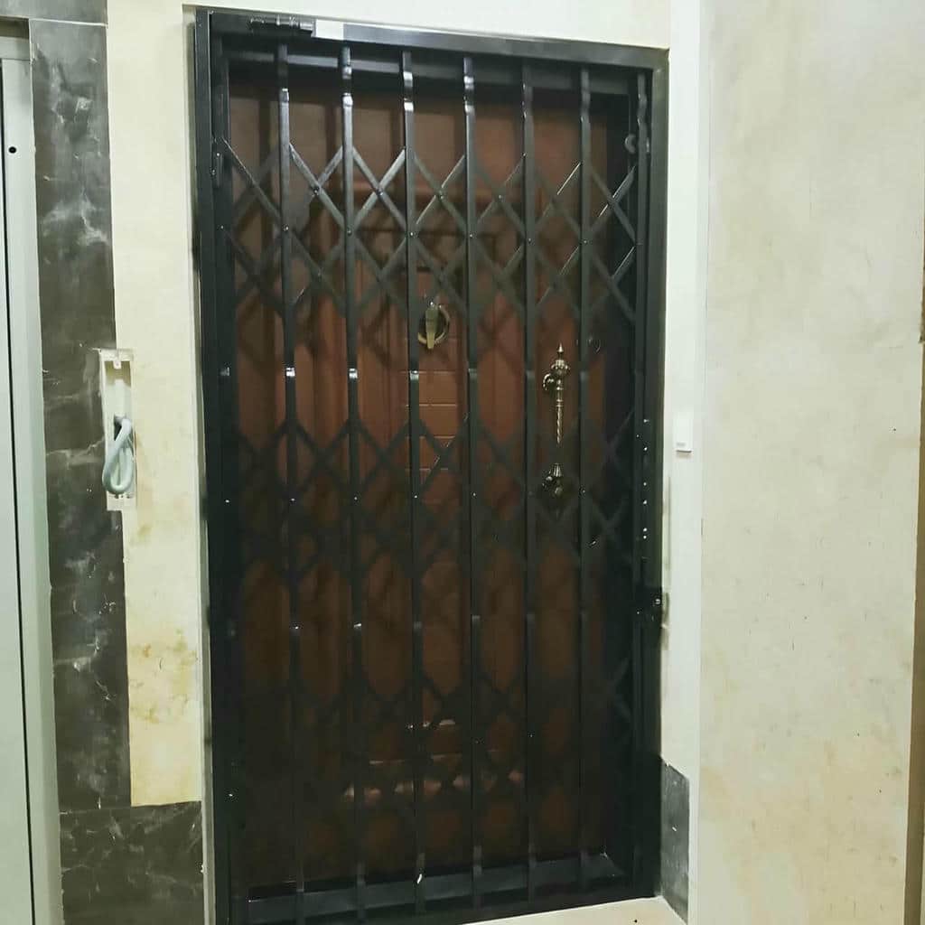 حفاظ آکاردئونی ورودی ساختمان