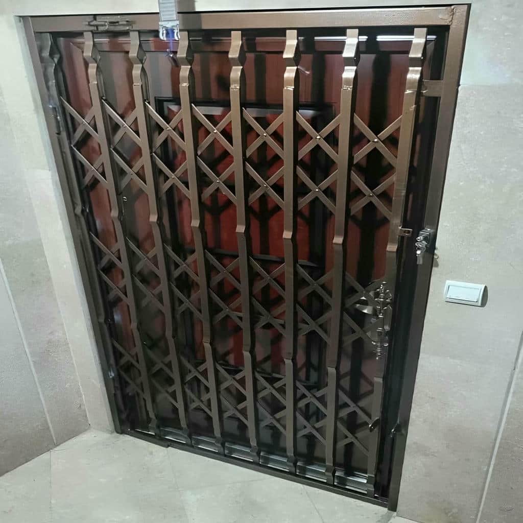 حفاظ ضربدری آکاردئونی با تسمه فلزی