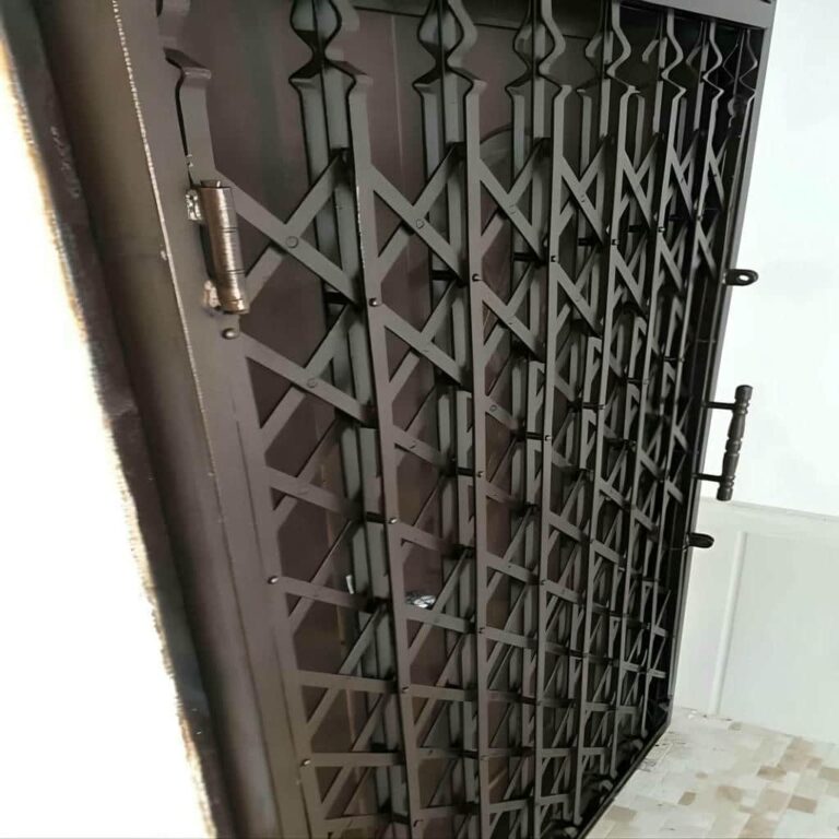 درب حفاظتی آپارتمان نمای مدرن مینیمال با پوشش مقاوم درب حفاظتی آپارتمان نمای مدرن مینیمال با پوشش مقاوم