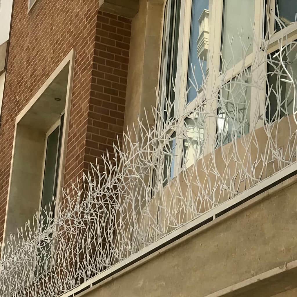 حفاظ فلزی دیوار با فرم شاخه ای