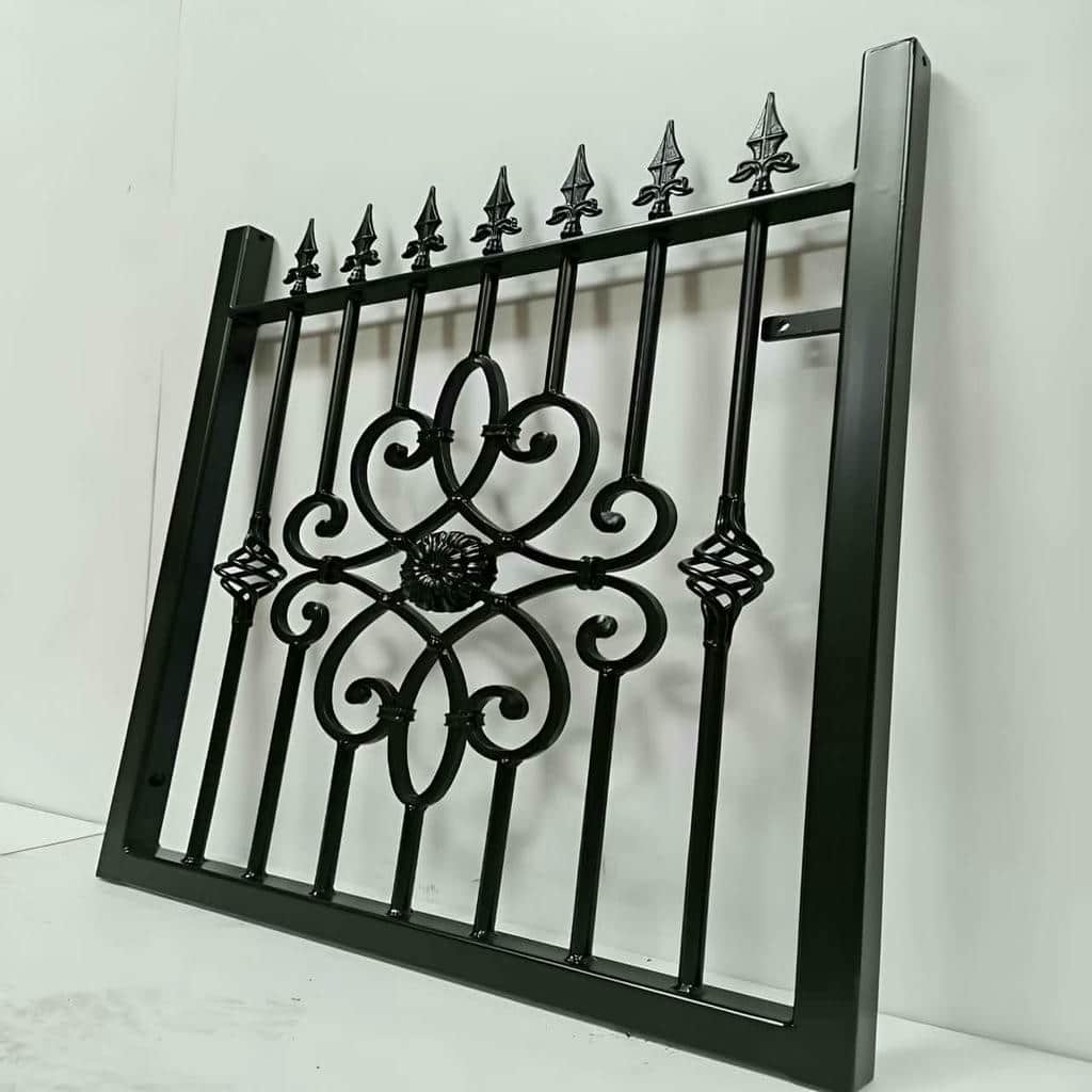 نرده پنجره آهنی ساختمان