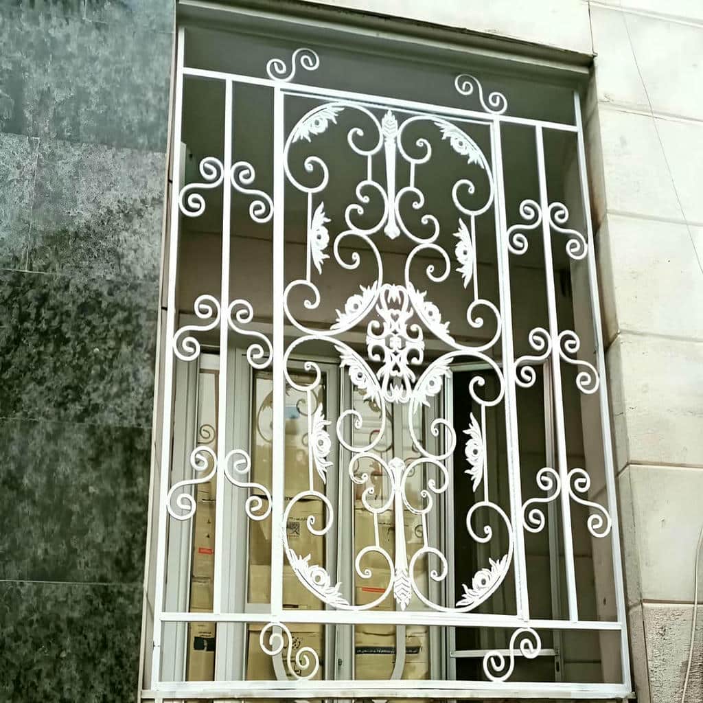 نرده پنجره فرفورژه با طرح دکوراتیو