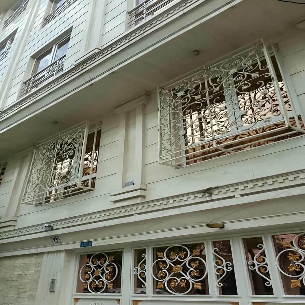 محافظ پنجره مسکونی کنار نما
