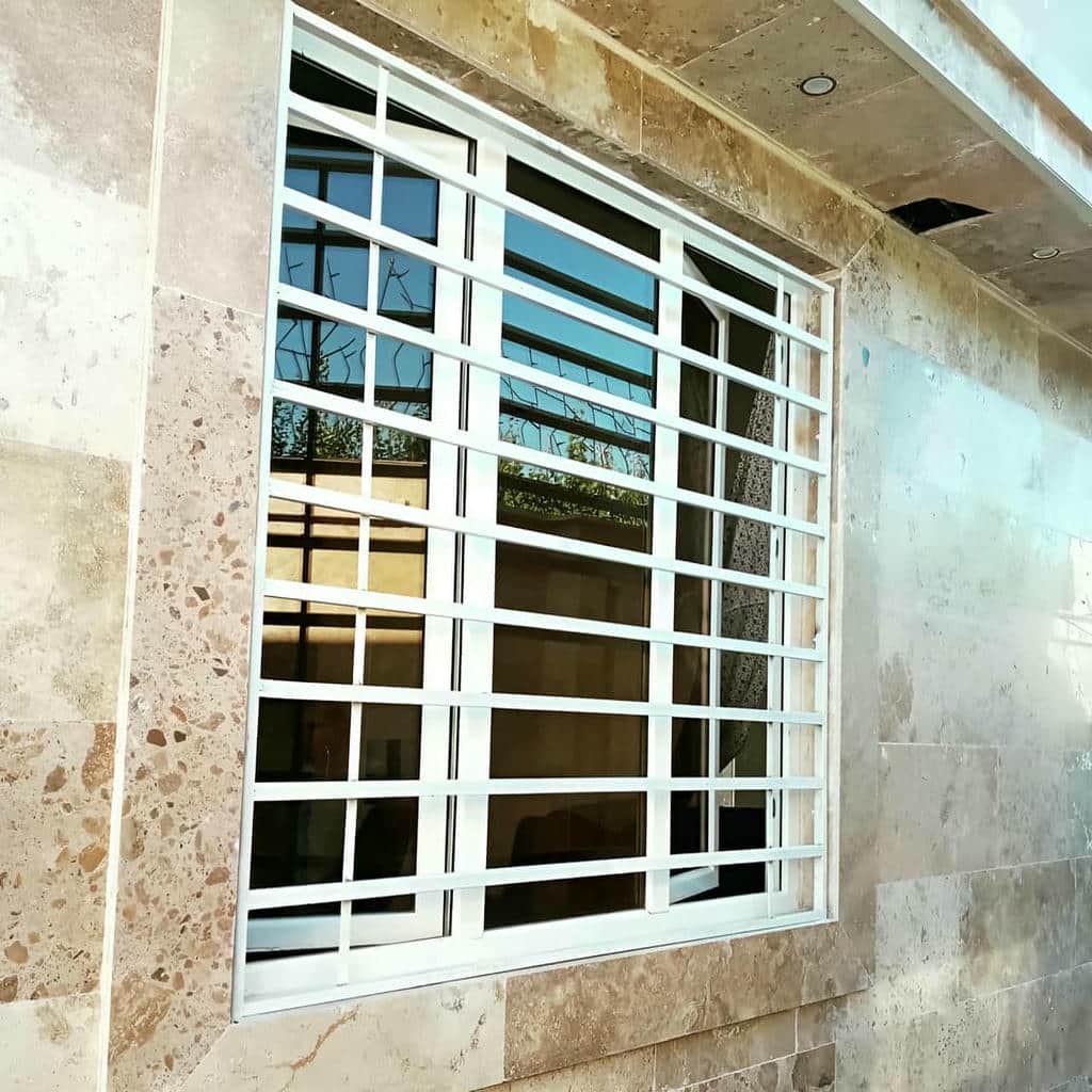 نرده پنجره با پوشش رنگ